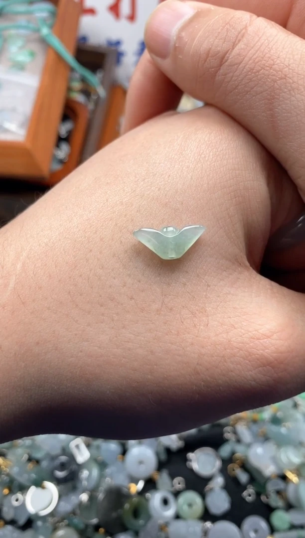 【闪购商品】翡翠颈饰未镶嵌哥哥