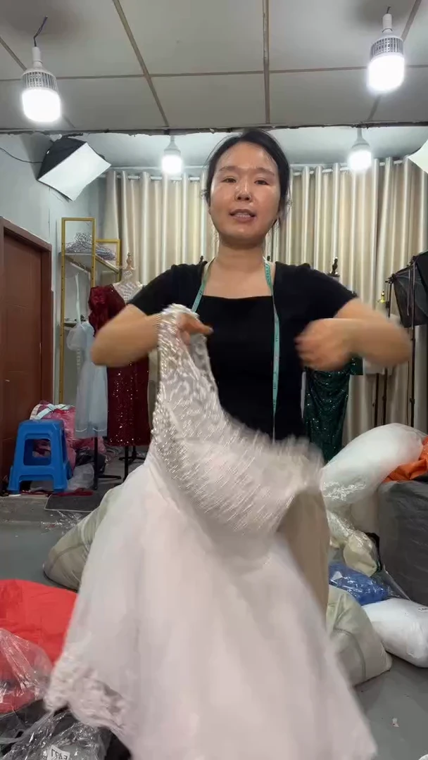 二蛋礼服=现在都是瑕疵款