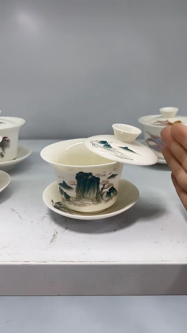 中号马蹄彩云山悬停盖碗