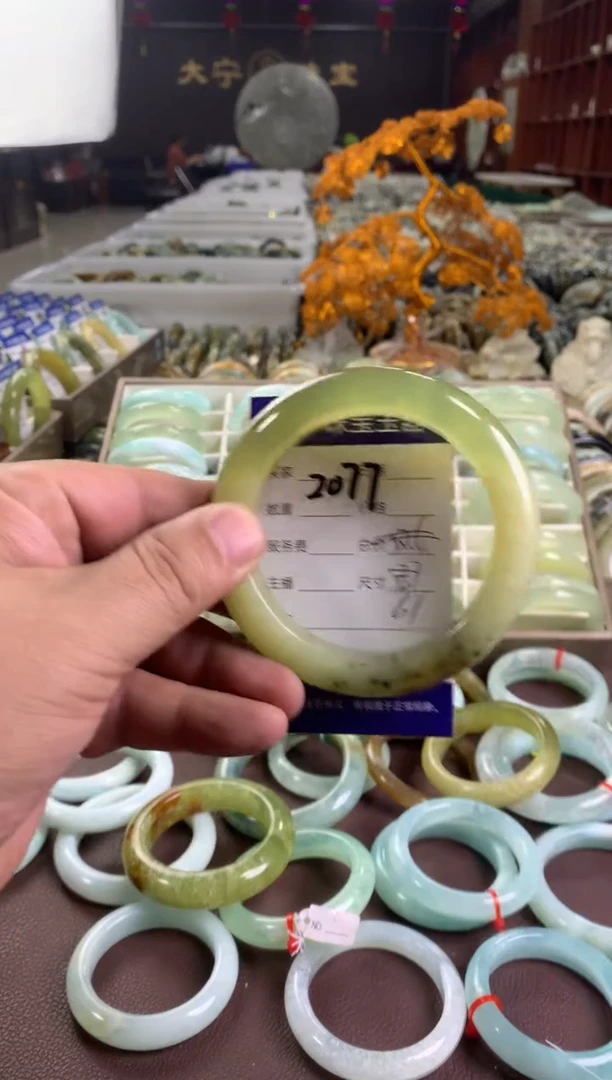 蛇纹石玉未镶嵌手镯2077