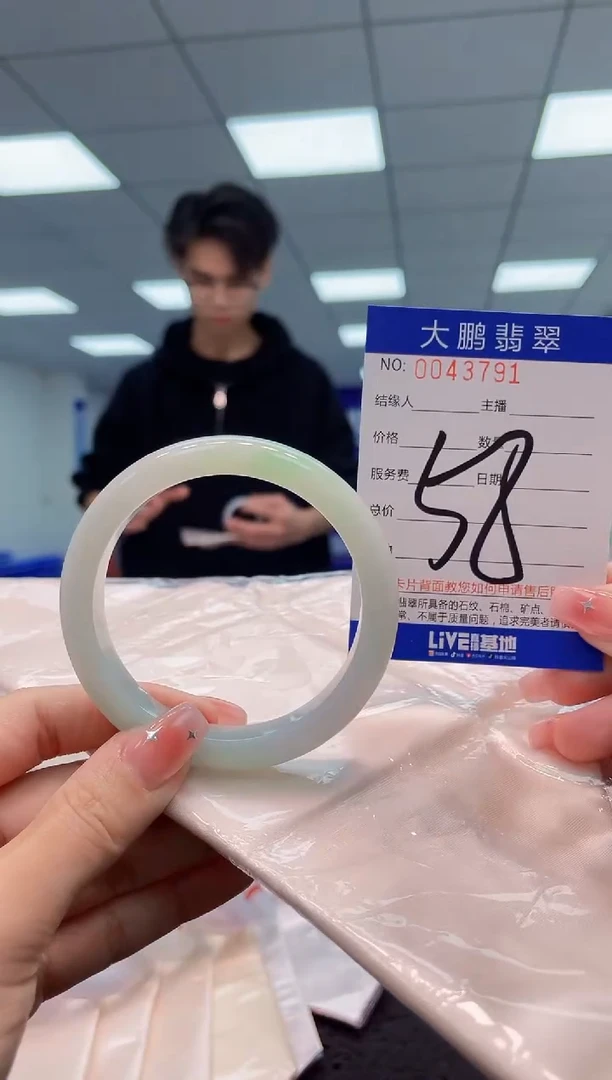 【闪购商品】翡翠手镯未镶嵌AAAAAAAAAA