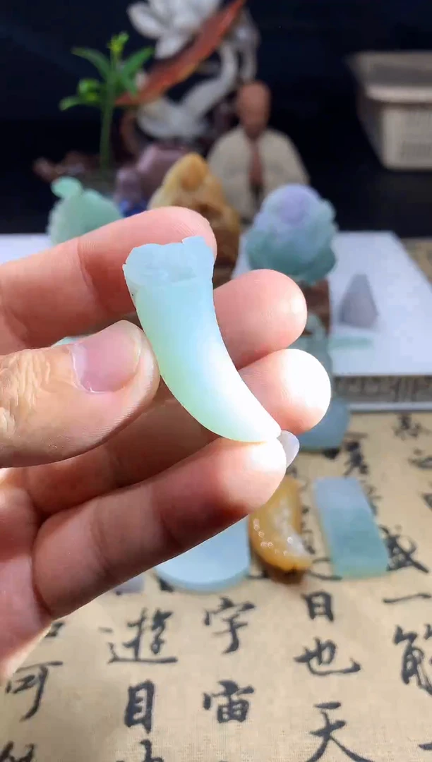 未镶嵌定制翡翠牙