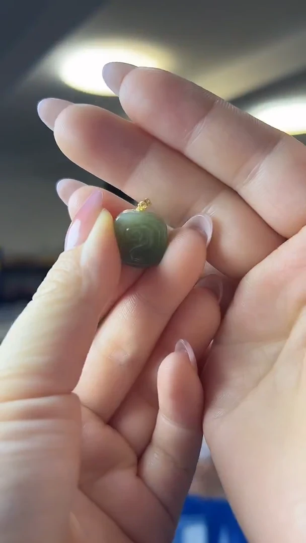 颈饰18K金镶嵌和田玉*微瑕*（多样性发一件）