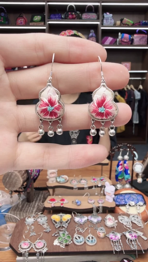 织绣31蒙阿苏苗绣传承旗舰店