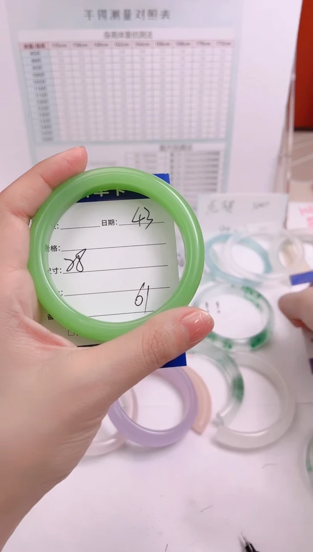 【闪购商品】石英岩玉手镯未镶嵌61