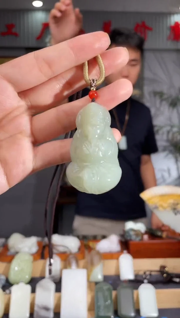 和田玉未镶嵌颈饰1