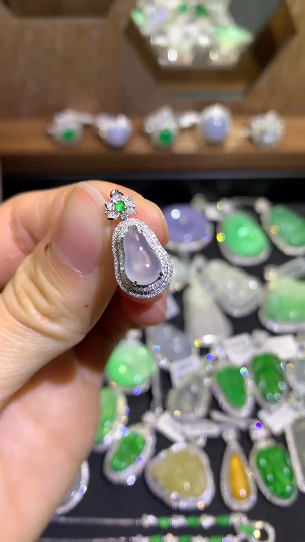 【闪购商品】翡翠吊坠(不含链)18K金镶嵌吊坠