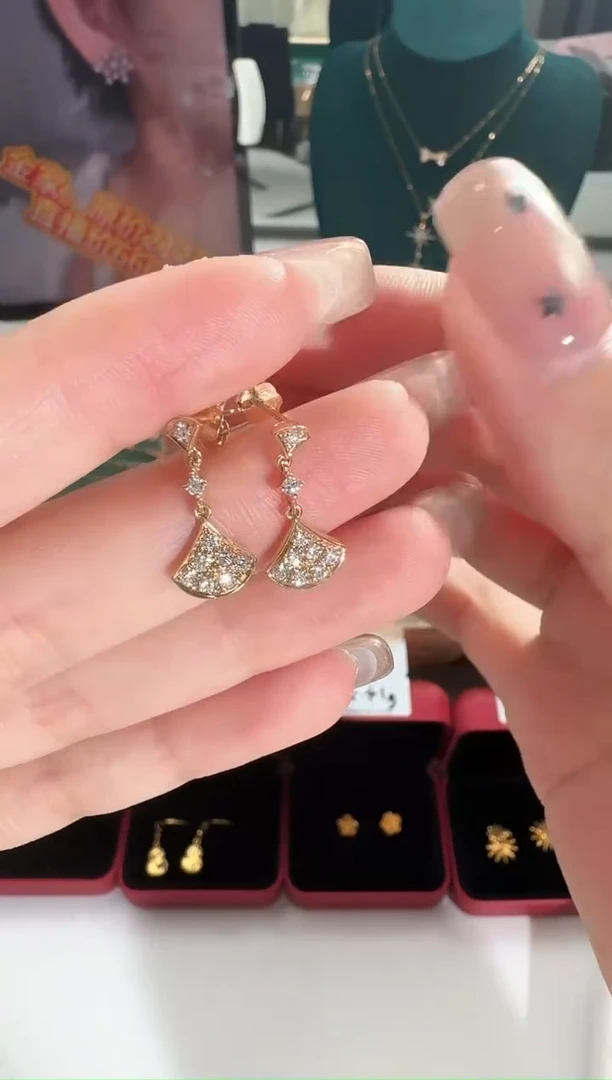 18K金镶嵌耳饰钻石1.93g