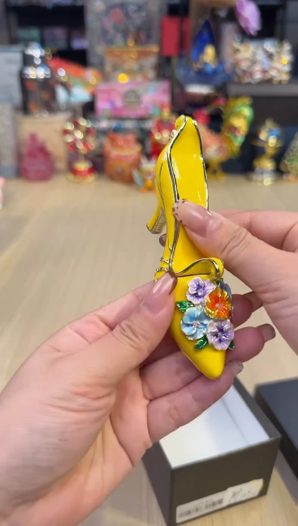 20七宝黄色高跟鞋