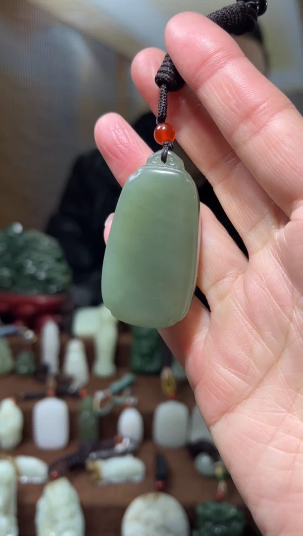 颈饰未镶嵌和田玉.