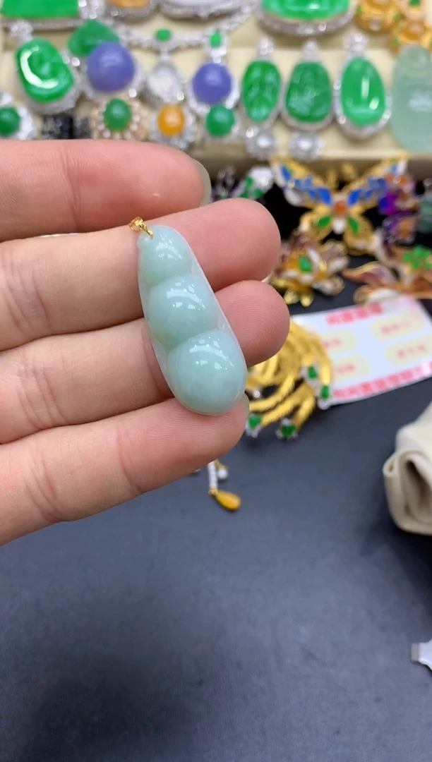 颈饰18K金镶嵌翡翠17-中国好珍宝