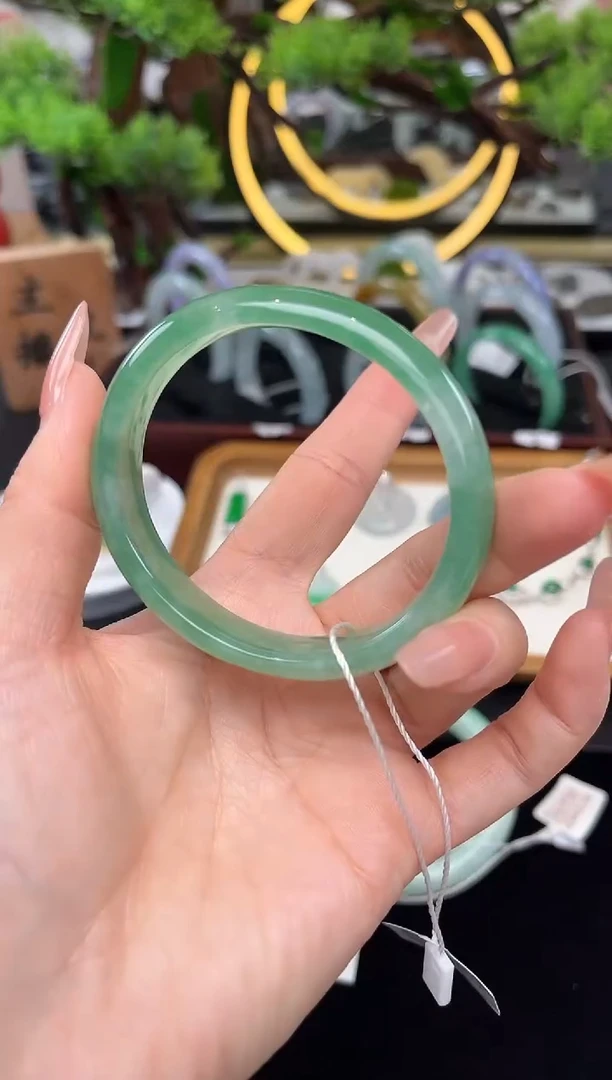 未镶嵌手镯翡翠手镯