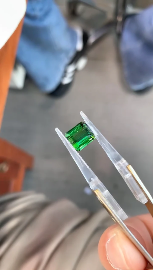 裸石未镶嵌碧玺一粒3.7ct