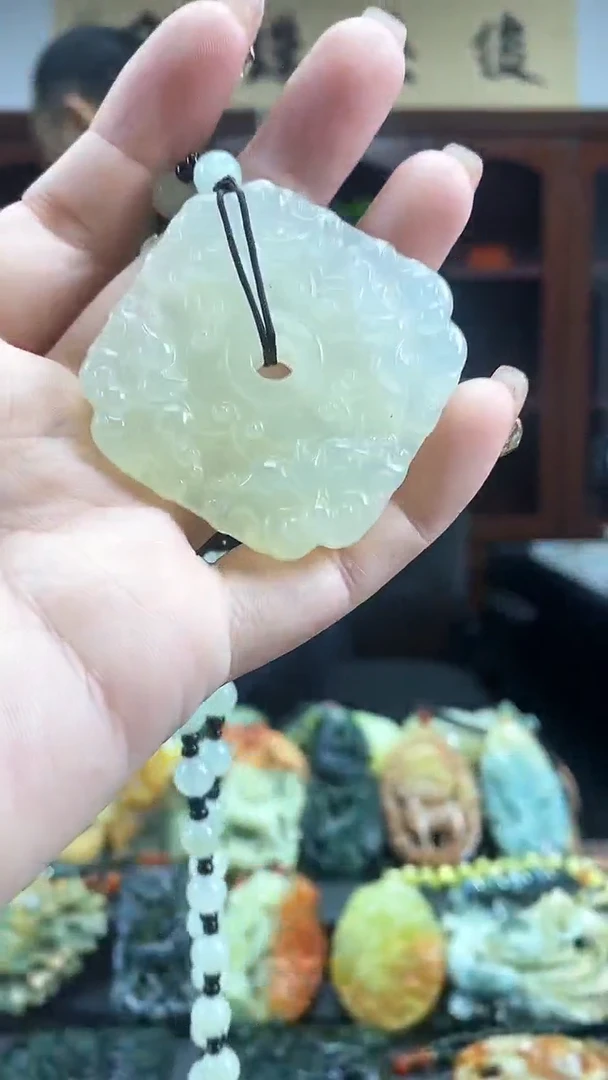 【闪购商品】蛇纹石玉吊坠未镶嵌·