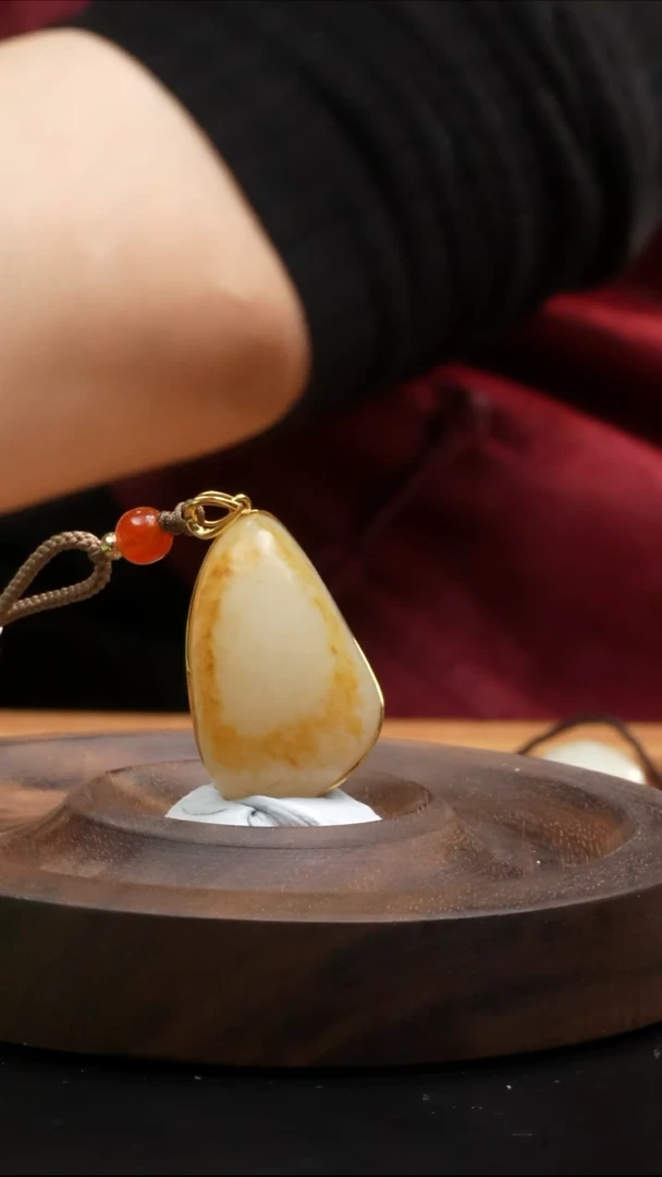 【闪购商品】和田玉吊坠(不含链)18K金镶嵌16.2克和田玉原石