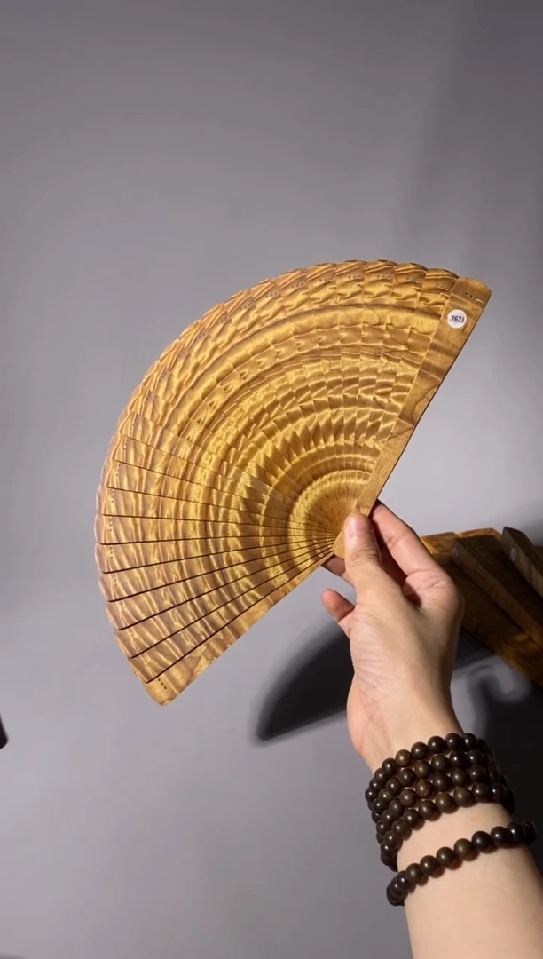 金丝楠江**蓝767号18cm小叶桢楠扇子