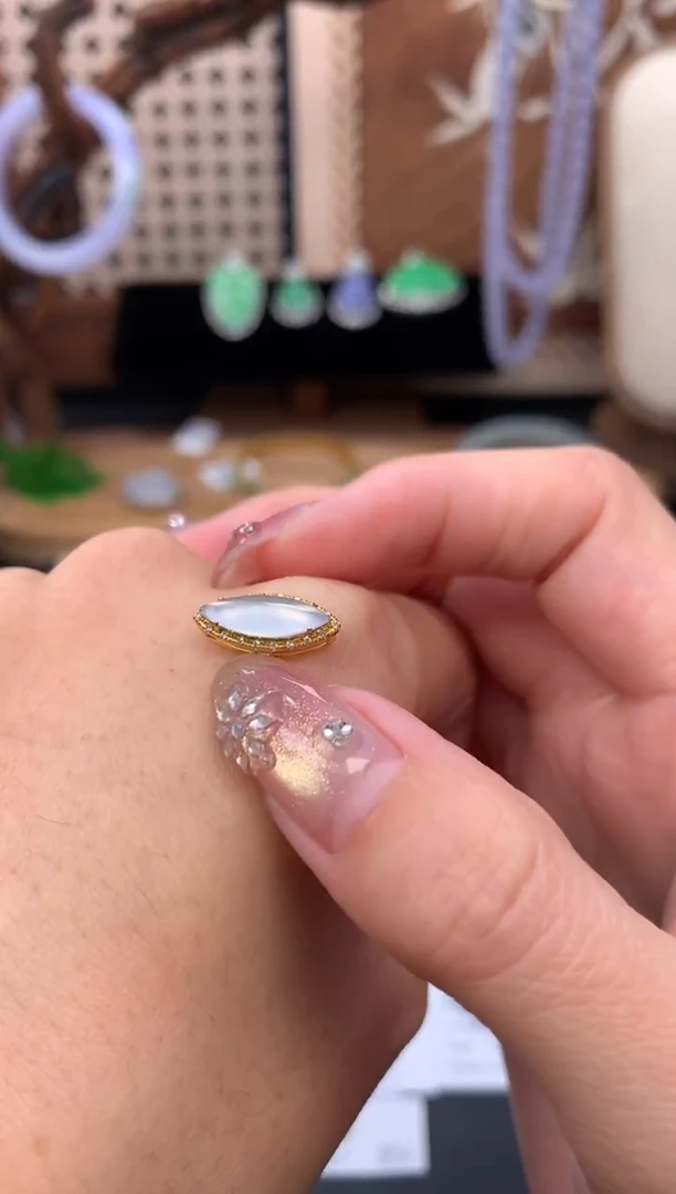 18K金镶嵌定制翡翠48小时鉴赏期 退货不扣服务费