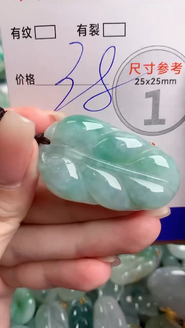 翡翠未镶嵌颈饰24000033