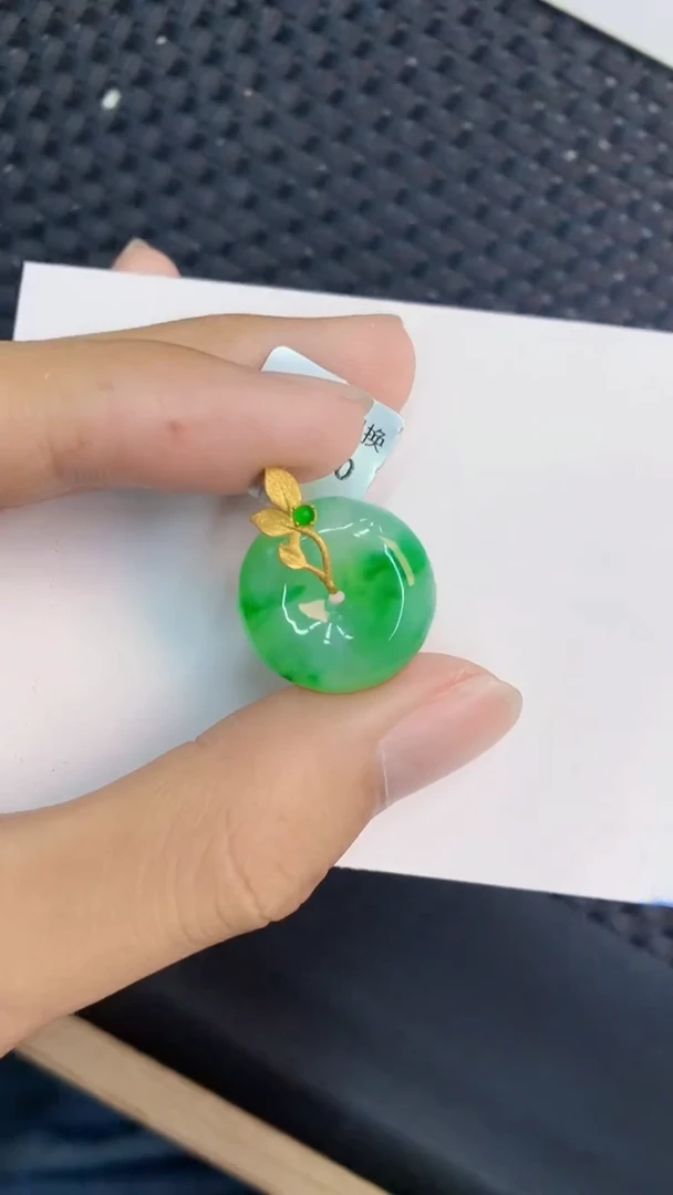 翡翠18K金镶嵌吊坠(不含链)1
