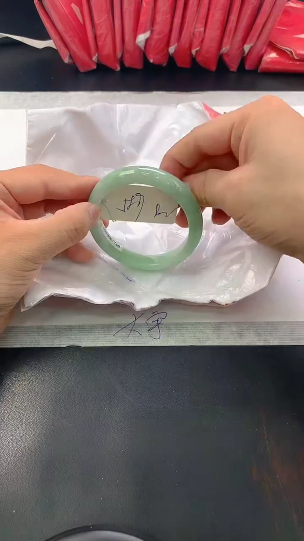 翡翠手镯未镶嵌238