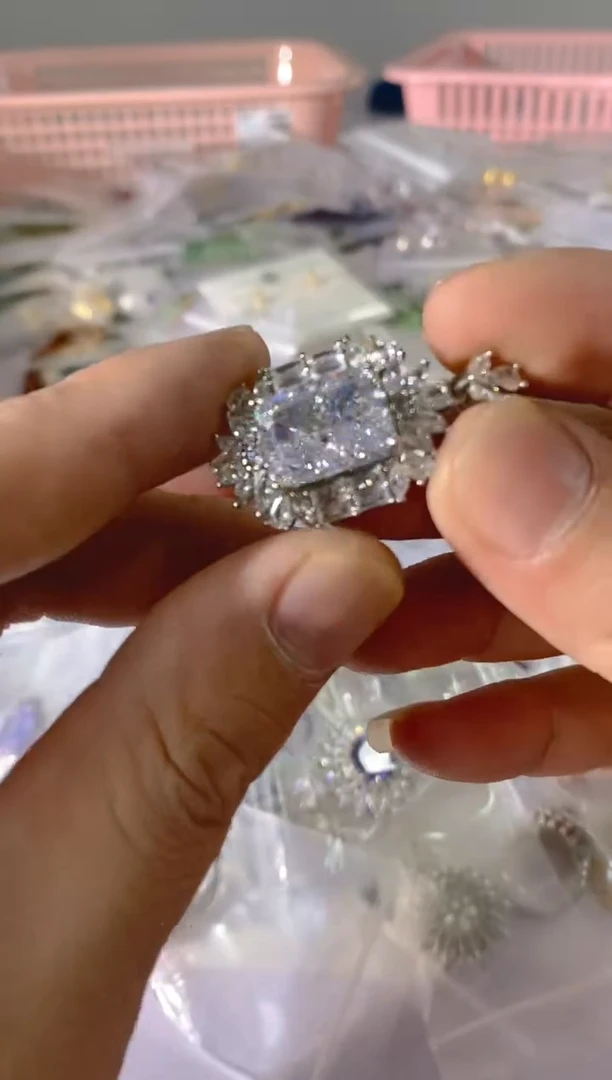 【闪购商品】水晶颈饰银S925镶嵌X196红宝，蓝宝，多样性发一件赠链