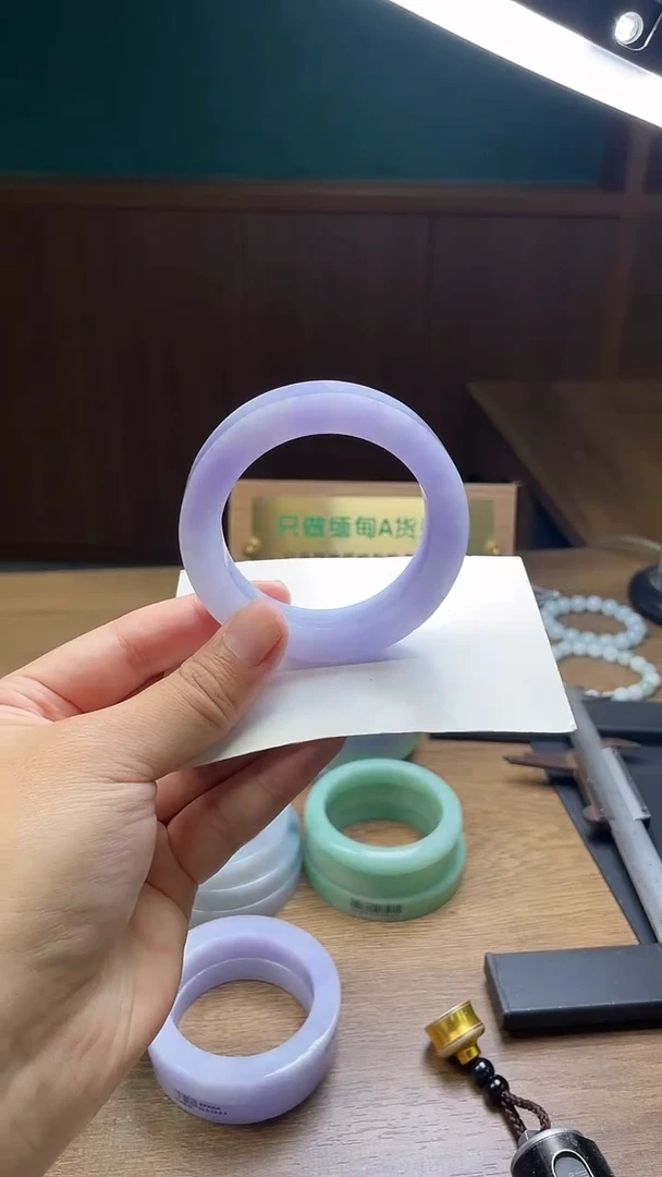 未镶嵌手镯定制翡翠雨**?定制