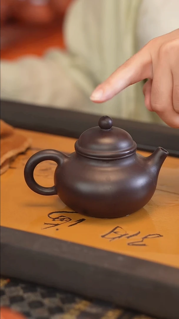 茶壶紫砂容天 半手工 200cc