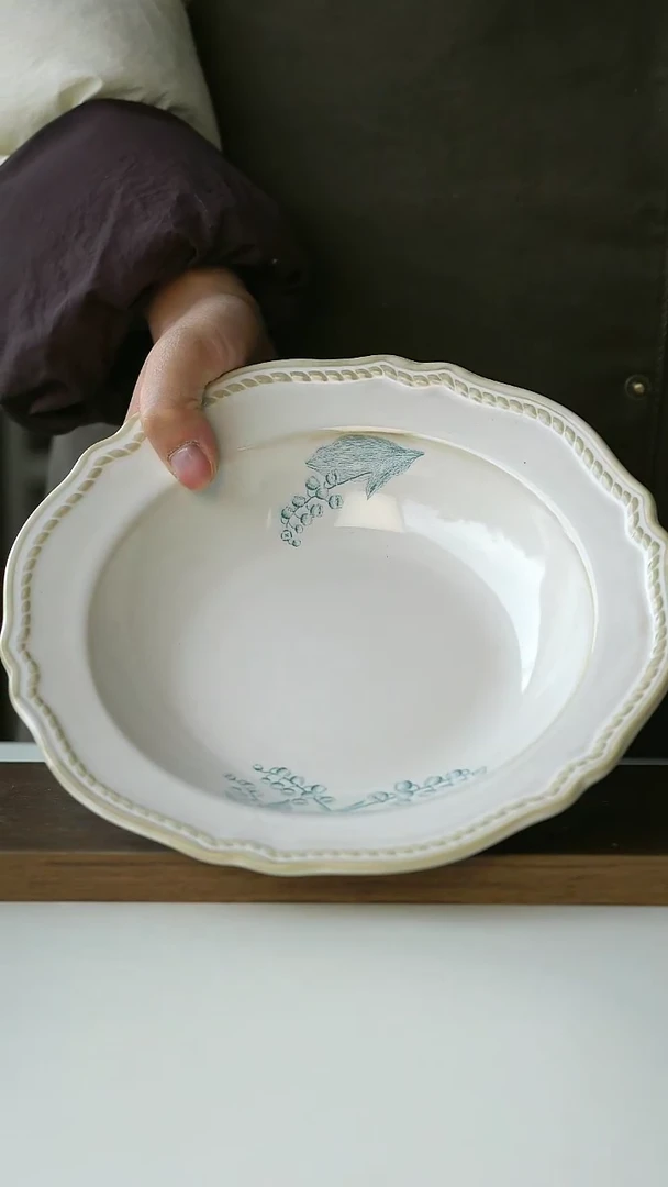 【闪购商品】陶瓷做旧铃兰草帽盘微瑕21cm@4-2@