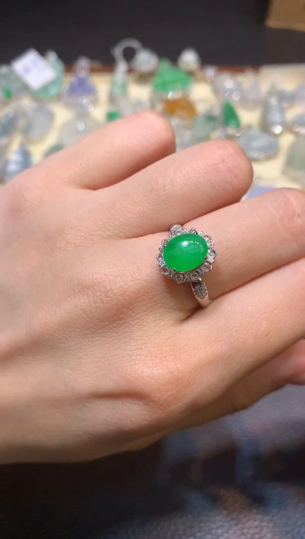 18K金镶嵌戒指翡翠1