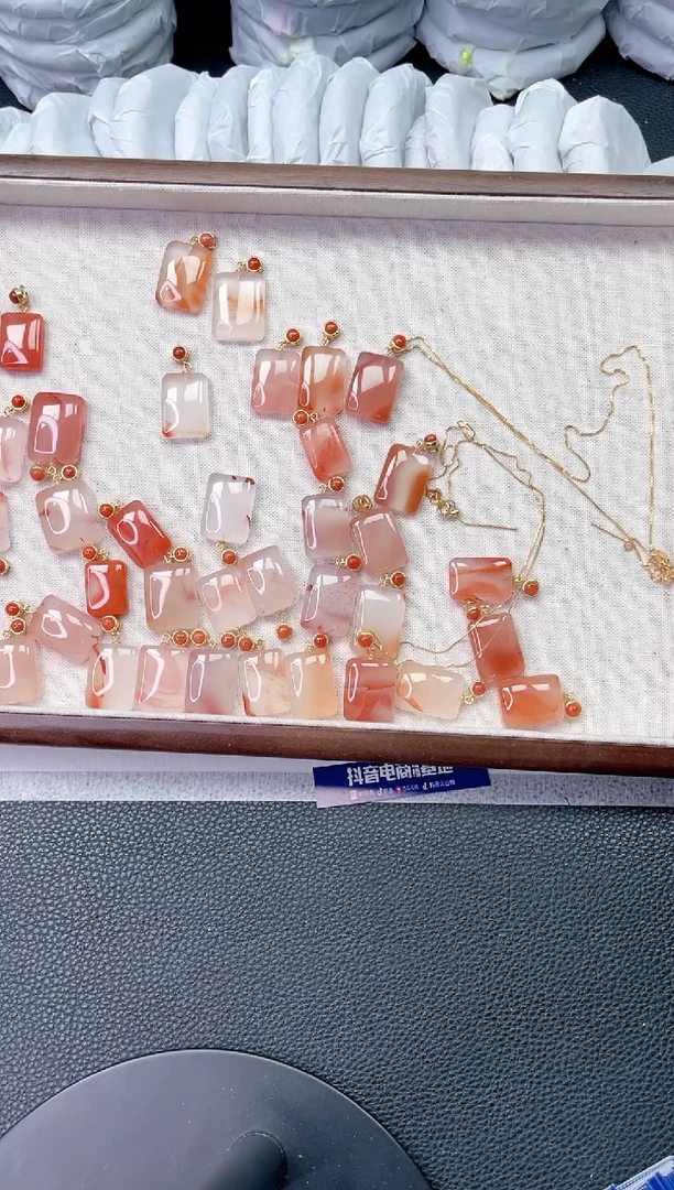 南红玛瑙未镶嵌颈饰项链 多样性发货 随机发一个