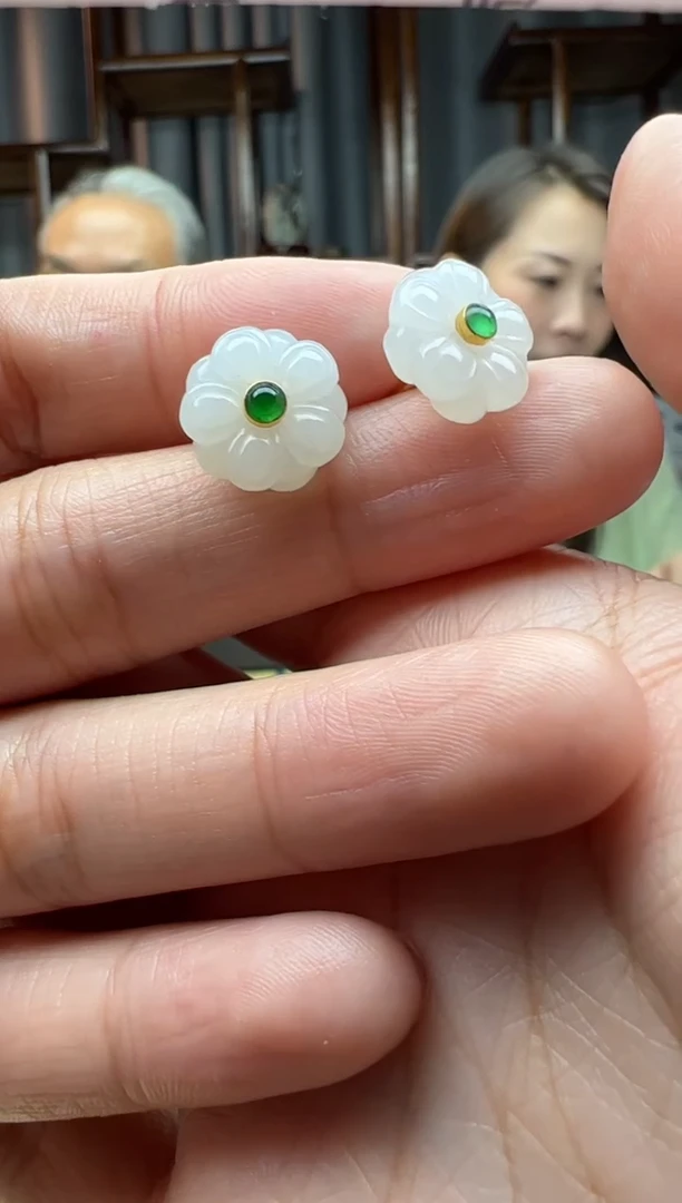 【闪购商品】和田玉颈饰18K金镶嵌耳钉