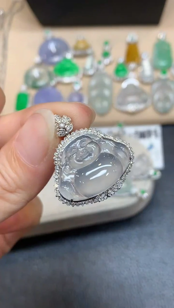 颈饰18K金镶嵌翡翠佛公【无服务费