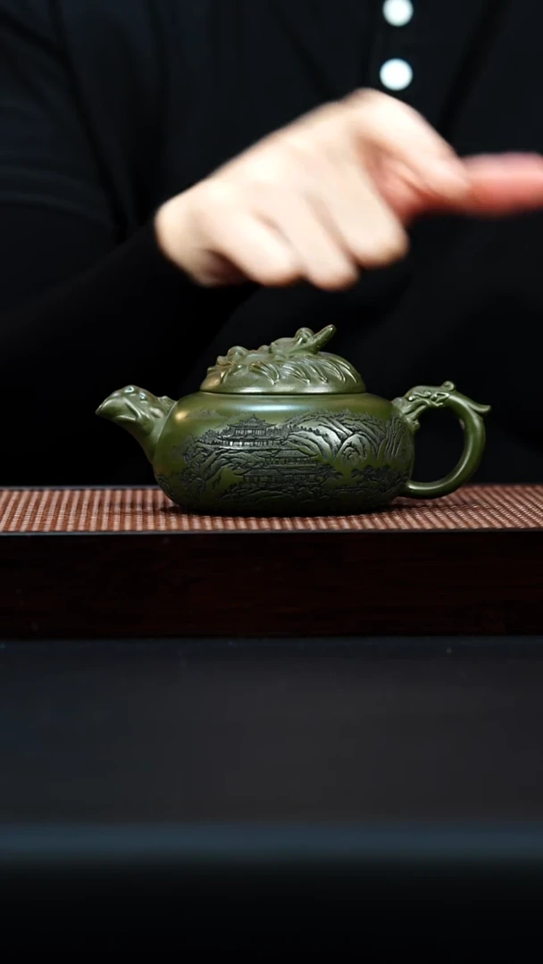 茶壶紫砂宜兴紫砂 独占鳌头  墨绿泥