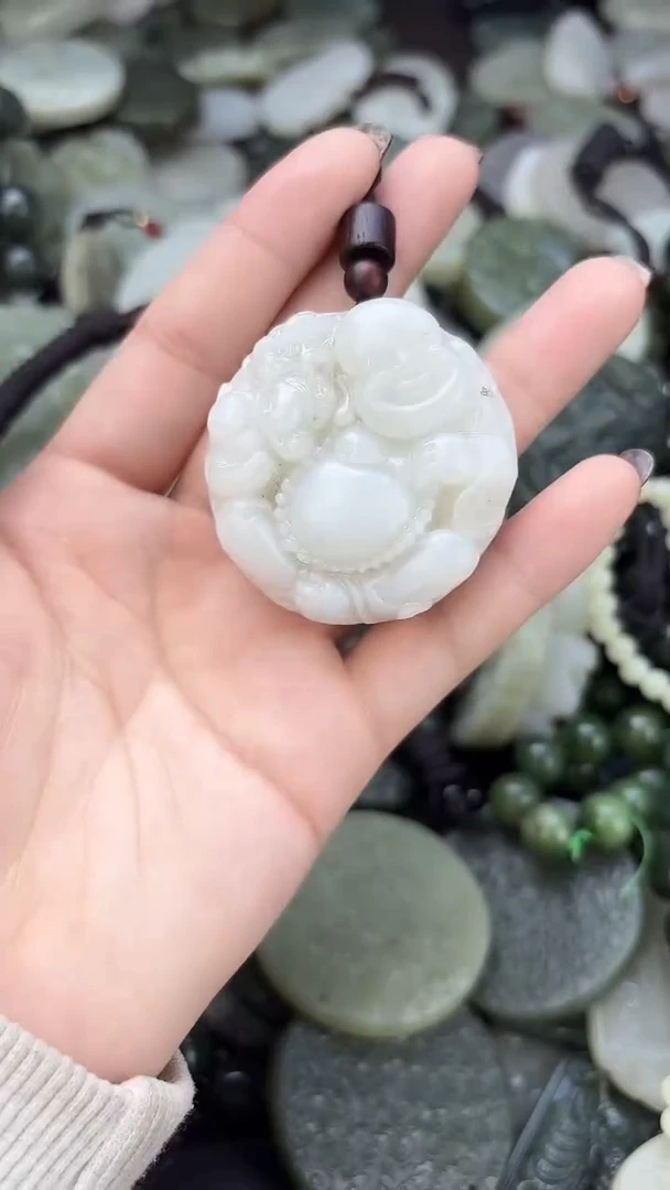 颈饰未镶嵌和田玉1