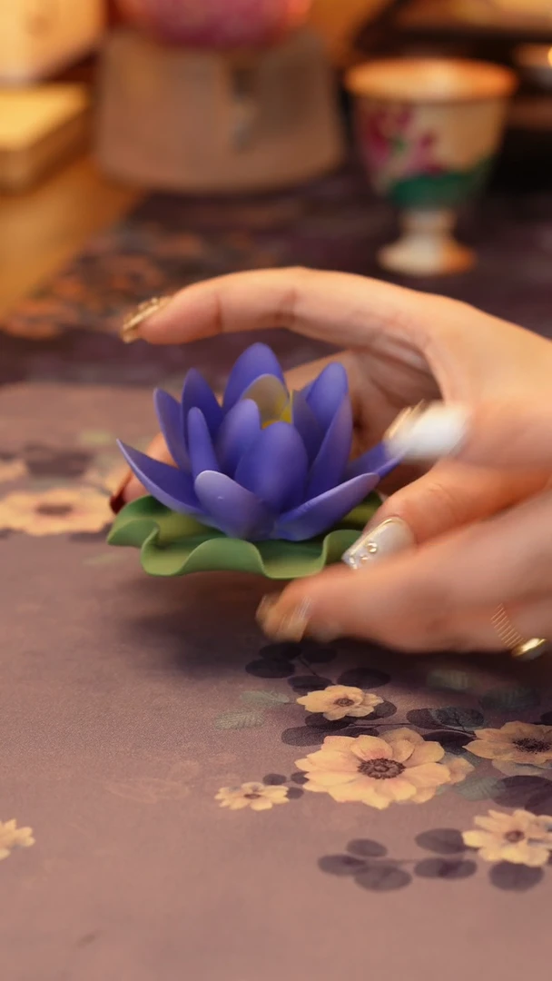 【闪购商品】蓝莲花摆件·········