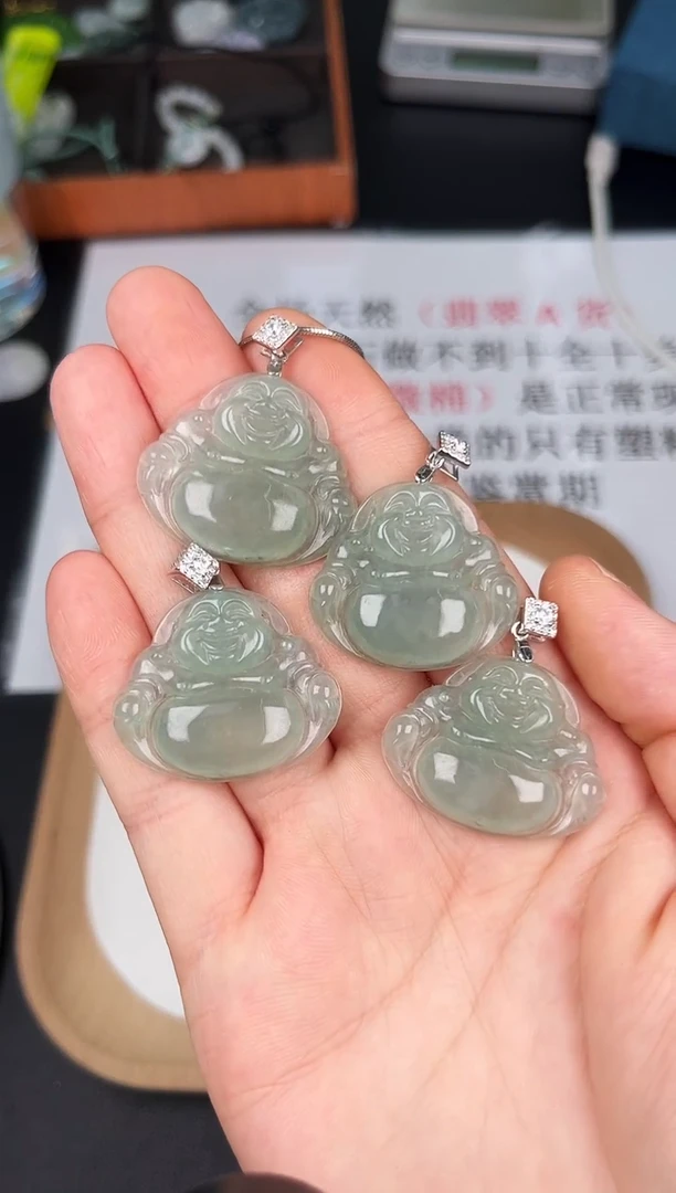 颈饰未镶嵌翡翠LC042冰绿小佛（不含链）+多样性发其一