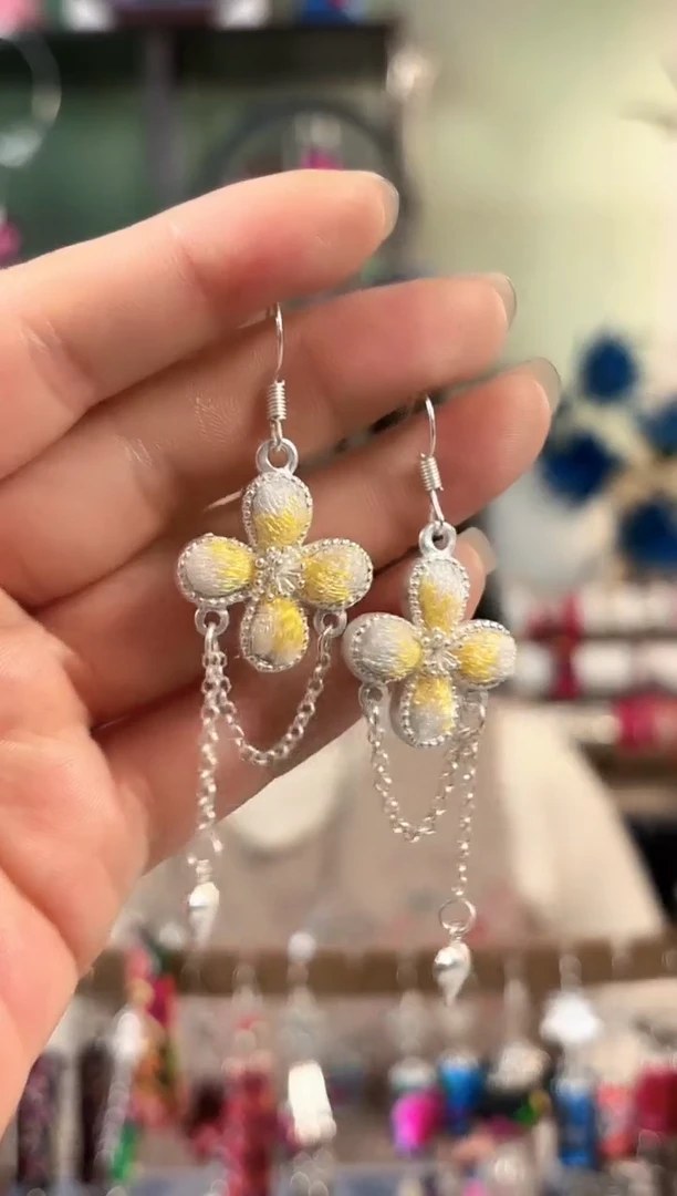 彩云南阁非遗老绣饰品545