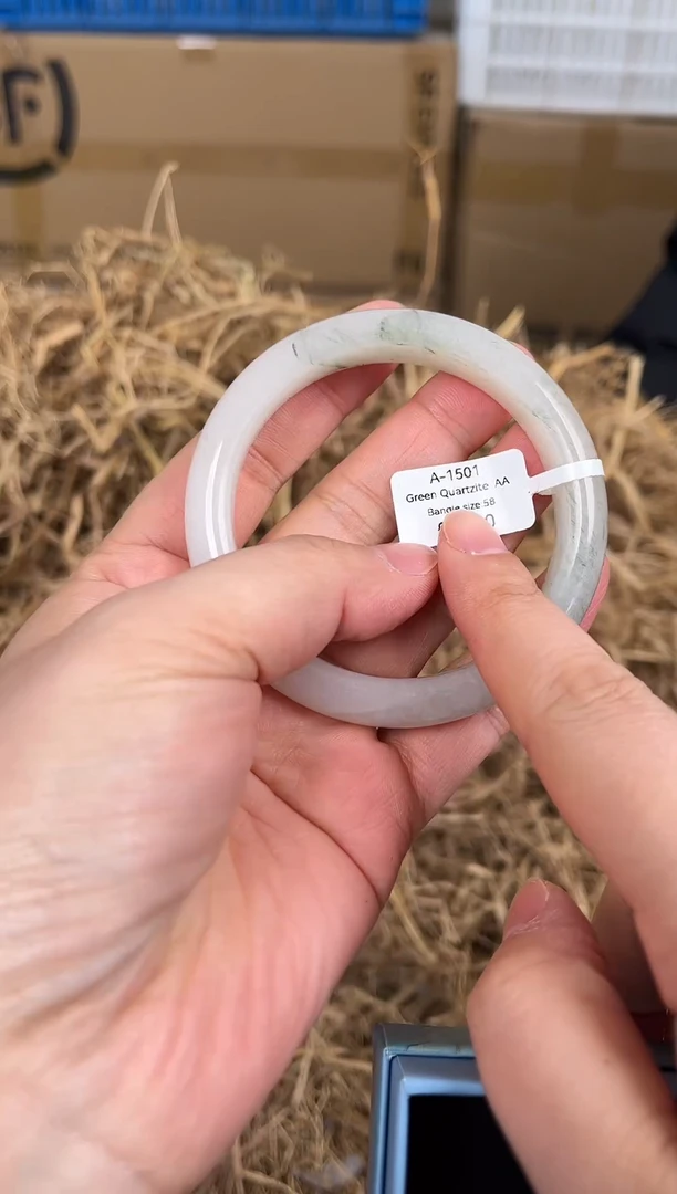 未镶嵌手镯石英质玉编码A1501