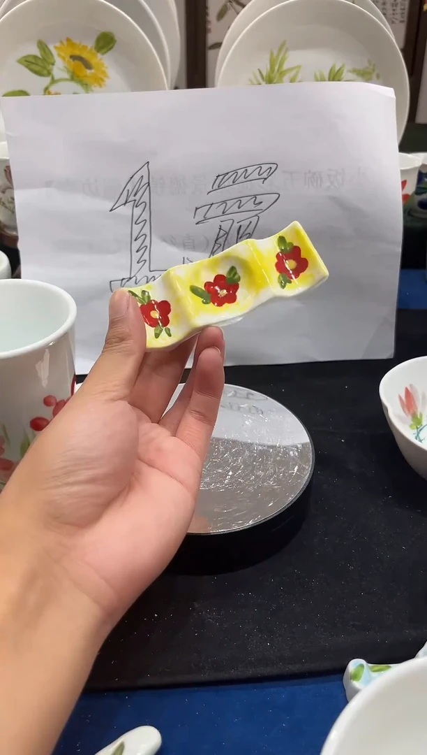 瓷片景德镇手工手绘高温釉下高白泥筷架小红花
