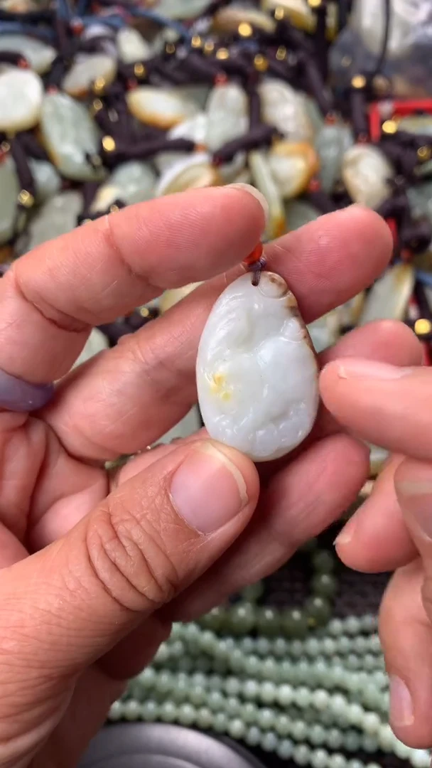 【闪购商品】和田玉颈饰未镶嵌多样性发货没有证书拍一发一有瑕