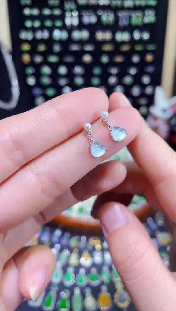 颈饰18K金镶嵌翡翠玻璃种葫芦耳钉