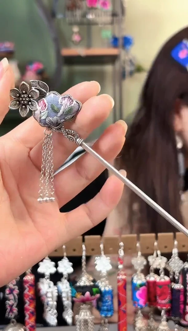 彩云南阁非遗老绣苗银饰品290