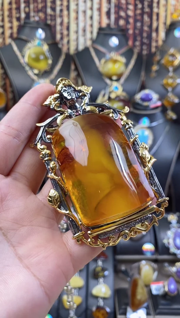银S925镶嵌颈饰琥珀吊坠