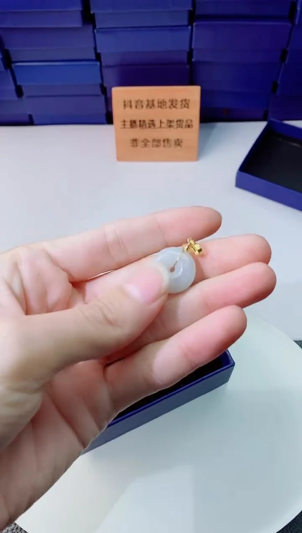 翡翠未镶嵌颈饰1