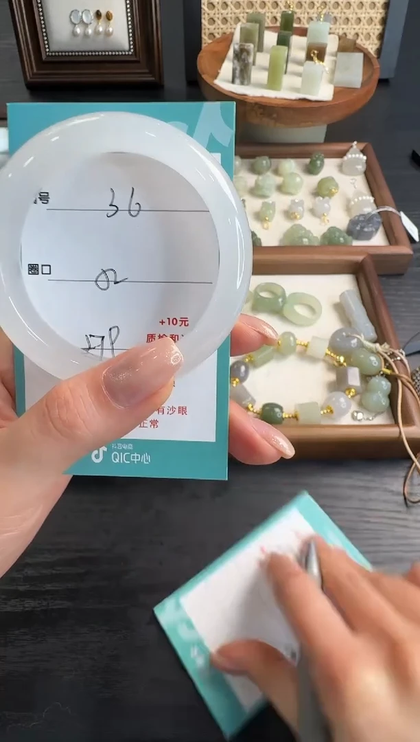 未镶嵌手镯石英质玉36