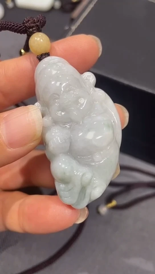 翡翠未镶嵌颈饰静**开翡翠