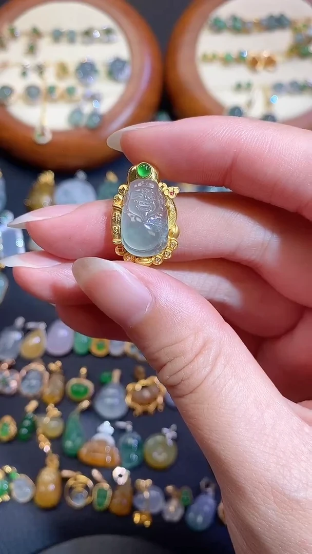 翡翠18K金镶嵌颈饰天然A货翡翠