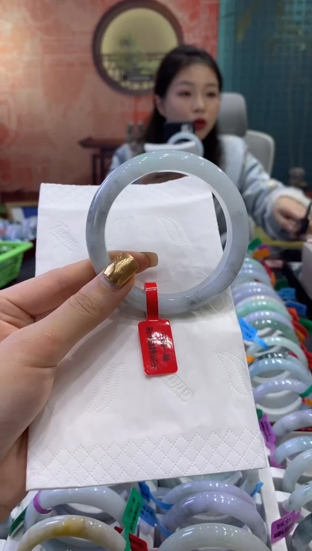 【闪购商品】翡翠手镯未镶嵌多人01539