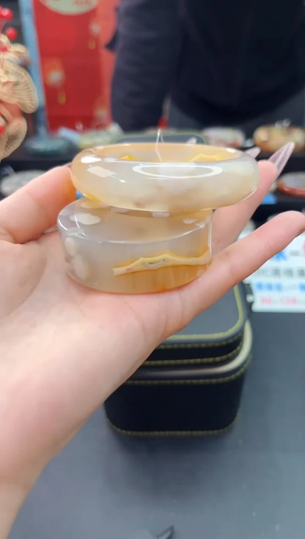 【闪购商品】石英质玉手镯未镶嵌赠送镯心（53圈口）无证书
