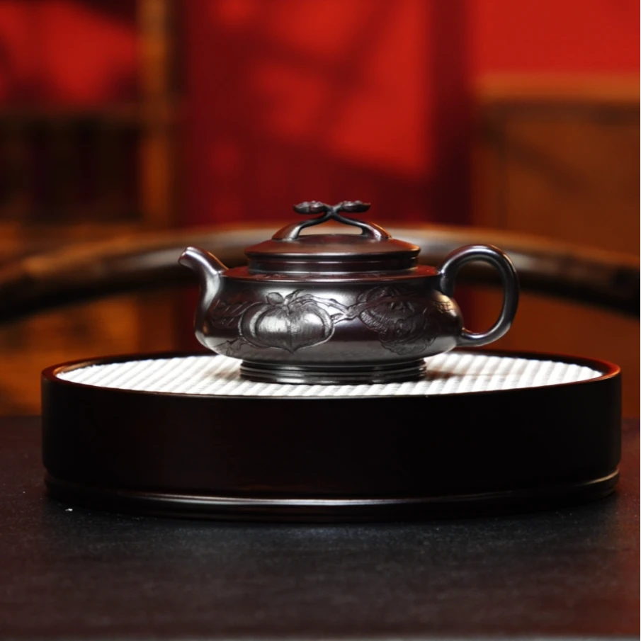 宜兴紫砂 如意周盘 铁血红纱 胡鸣凤